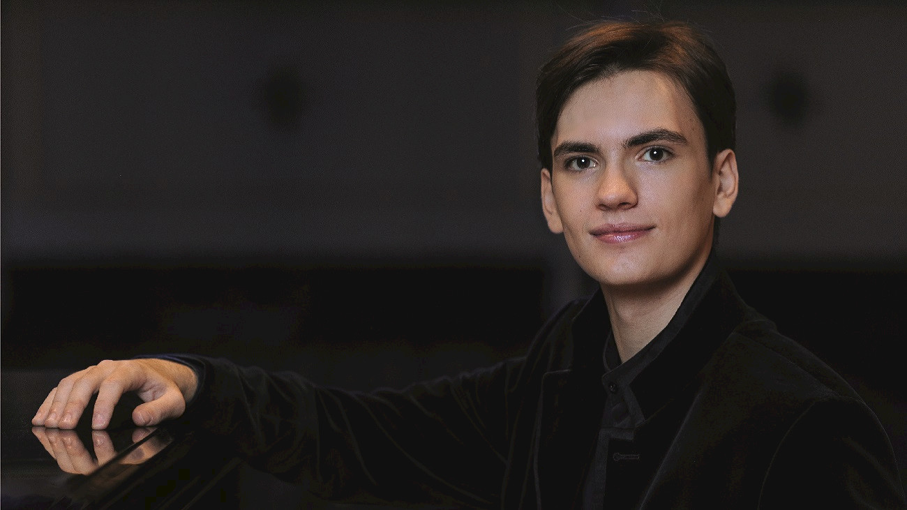 Alexander Sahatci interpretiert Chopins 2. Klavierkonzert